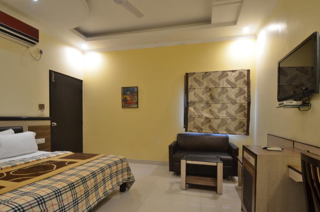 Sarovar Regency Amritsar Exterior photo