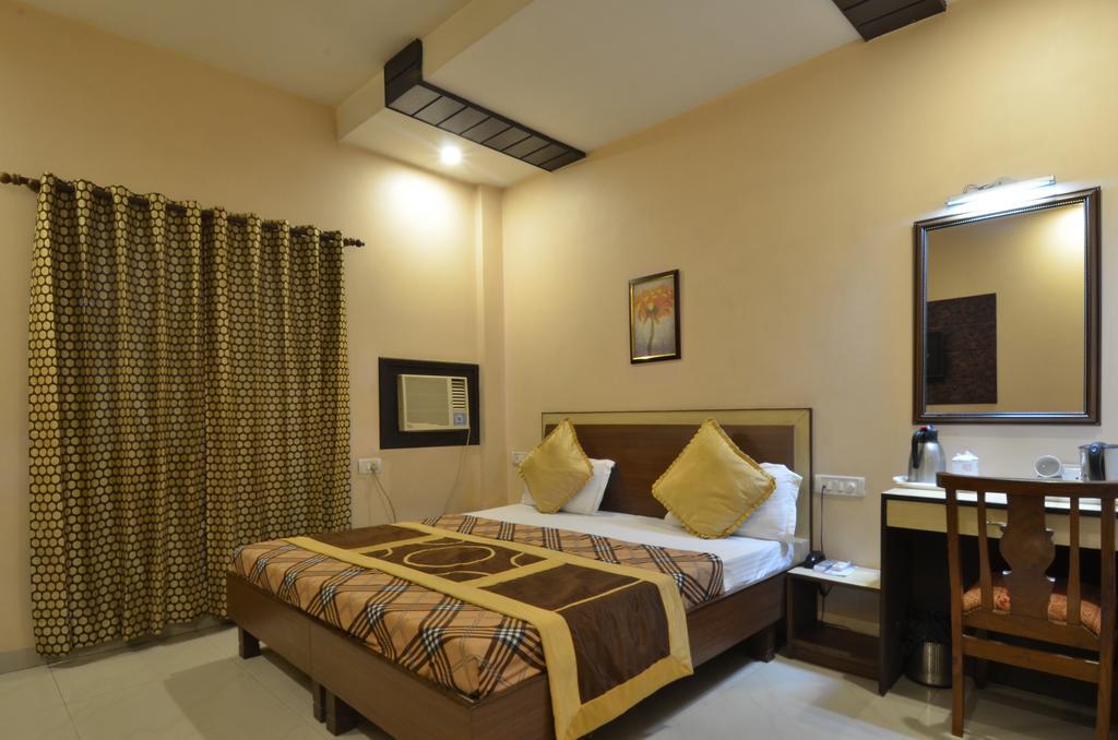 Sarovar Regency Amritsar Exterior photo