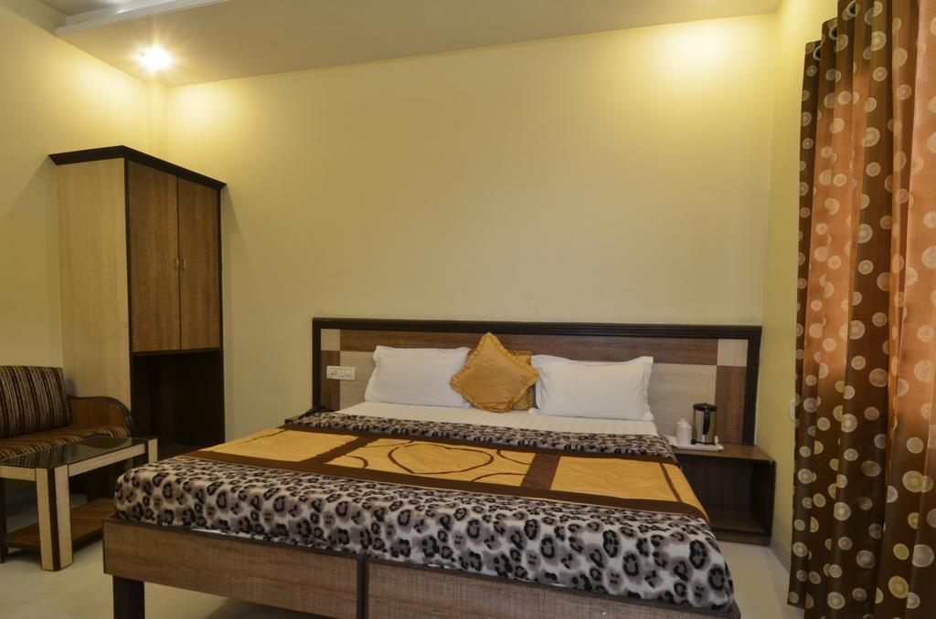 Sarovar Regency Amritsar Exterior photo