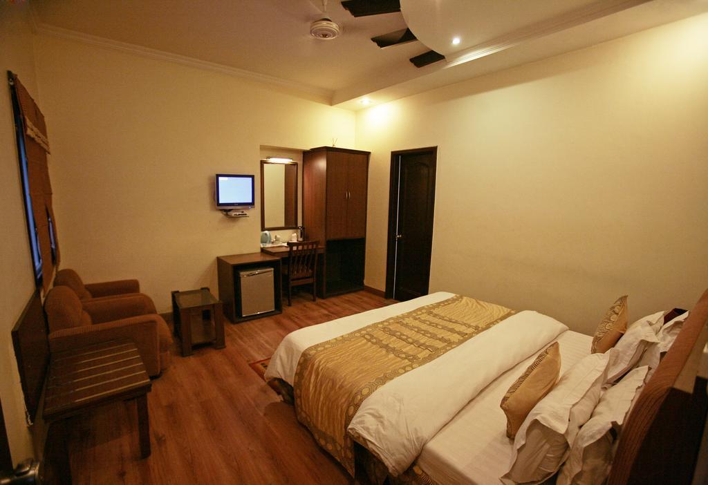 Sarovar Regency Amritsar Room photo