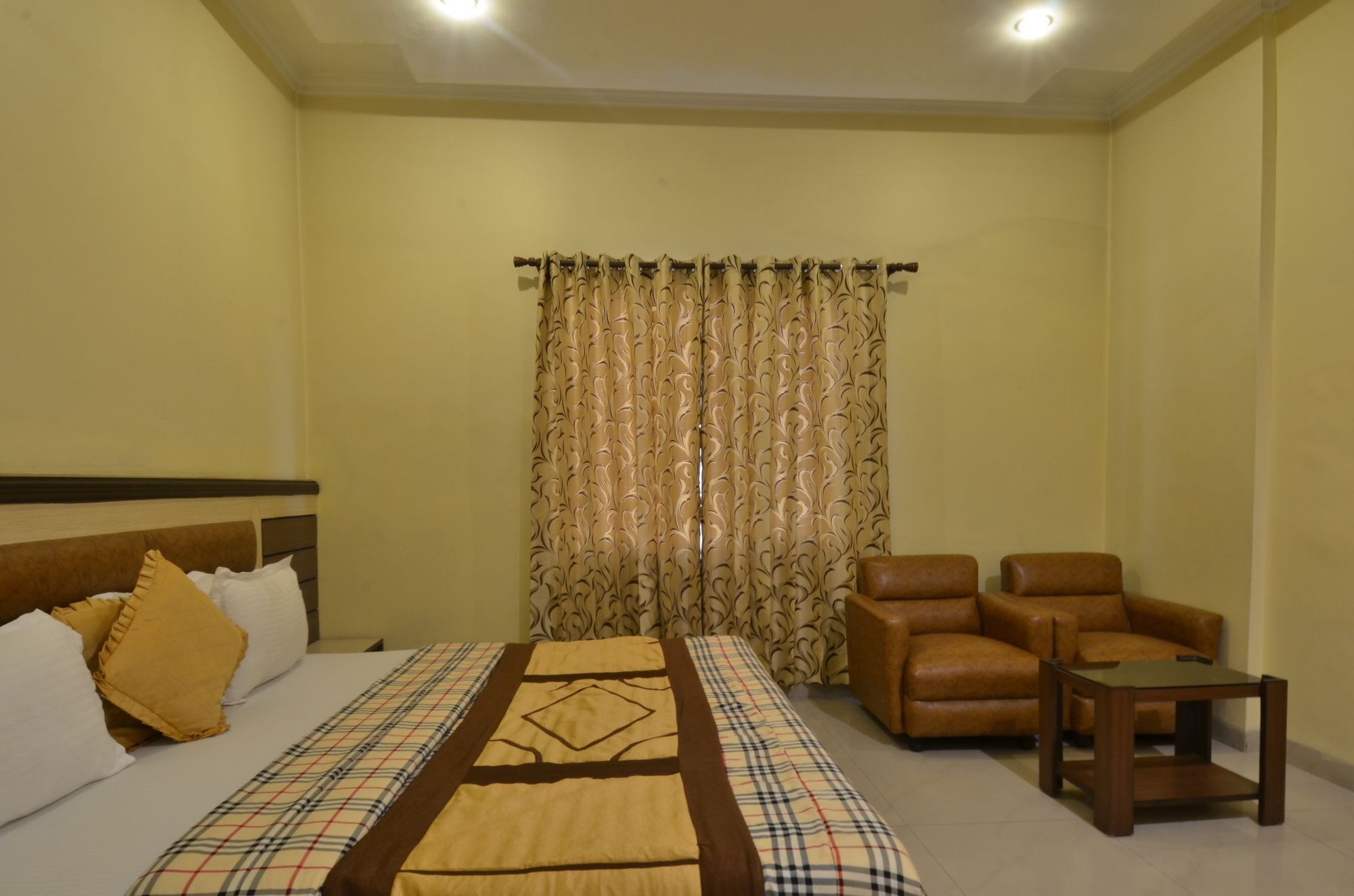 Sarovar Regency Amritsar Exterior photo